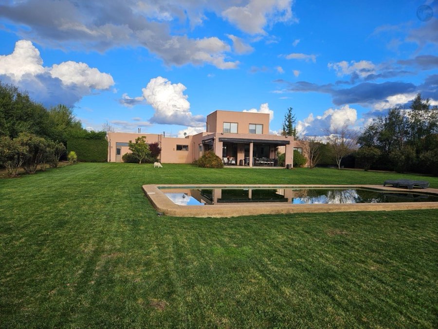 En venta casa 360m2 en loteo Alto Huilquilemu, Talca