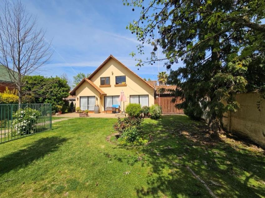 En venta hermosa casa en condominio cerrado, Talca